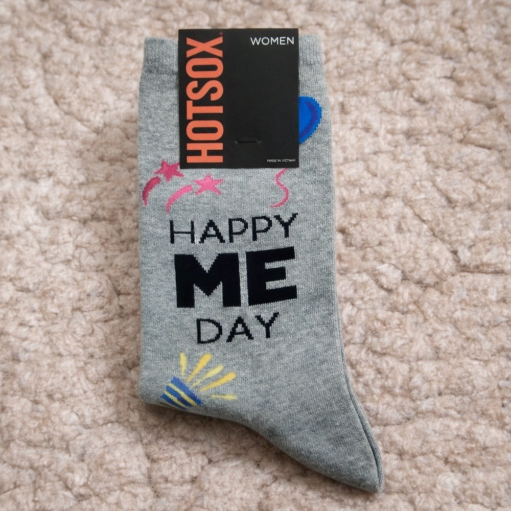 Hot Sox Happy Me Day Women’s Crew Socks Gray Graphic NWT